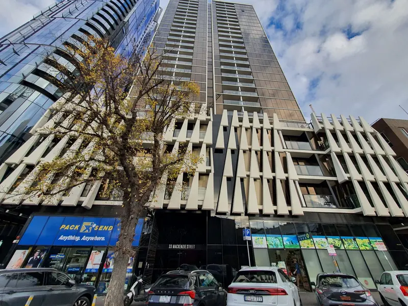 33 Mackenzie St