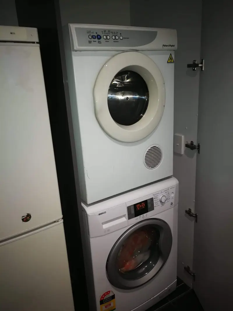 551 Swanston St, Laundry