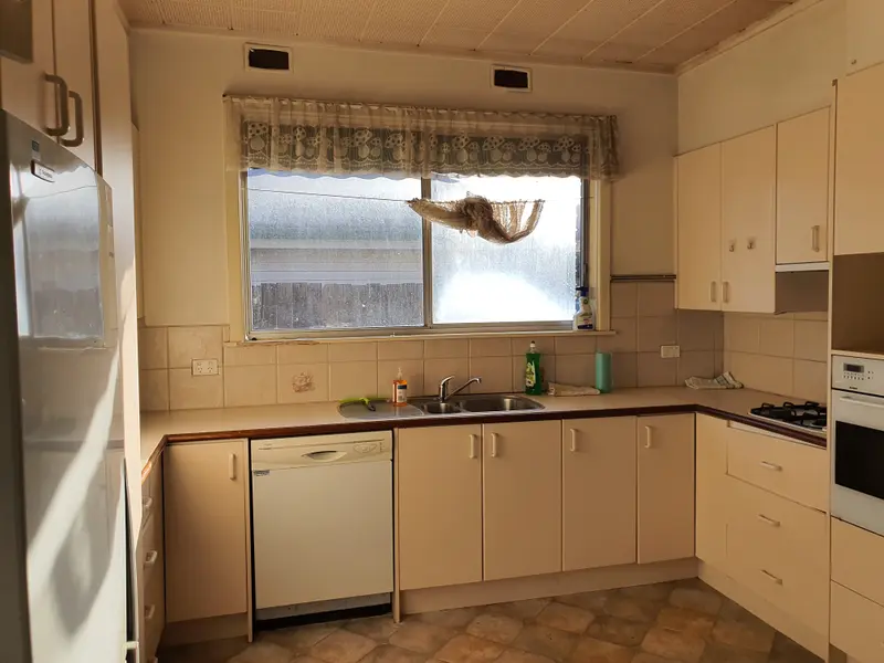 Burton Ave, Kitchen