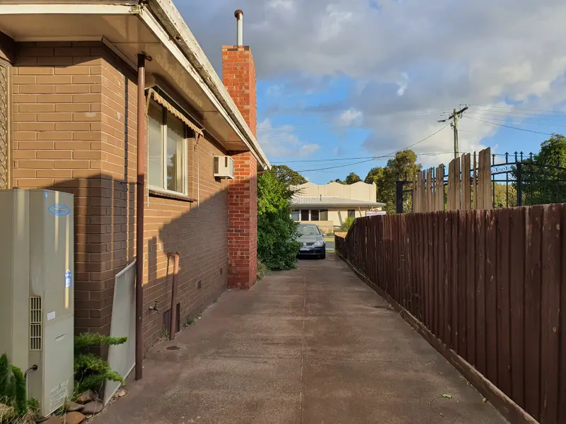 Burton Ave, Facilities