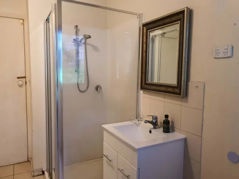 Garnsworthy St, Bathroom
