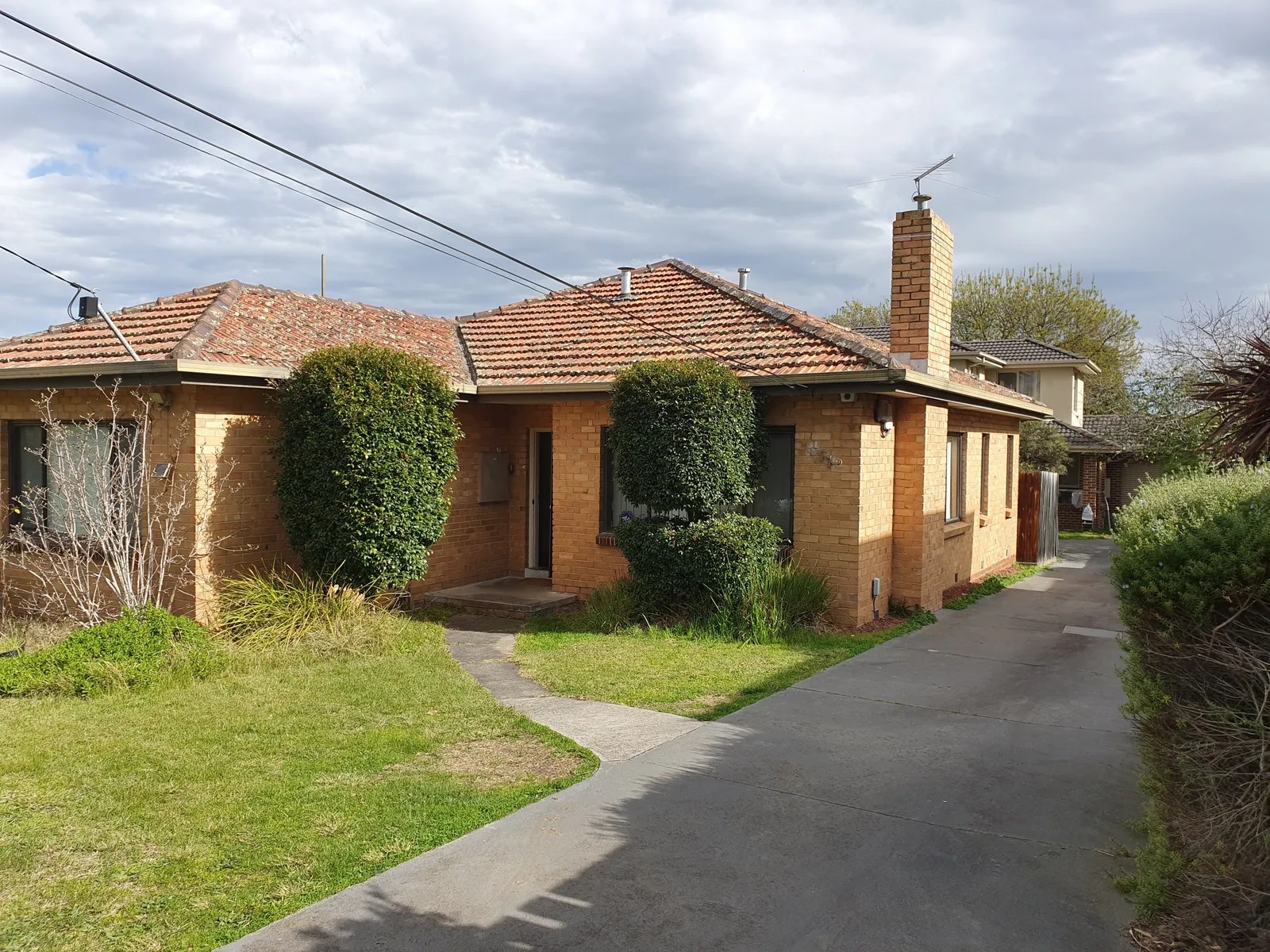 Kanooka Grove, Front