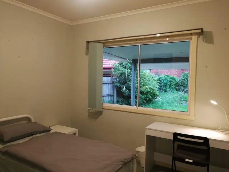 Marshall Ave, Bedroom