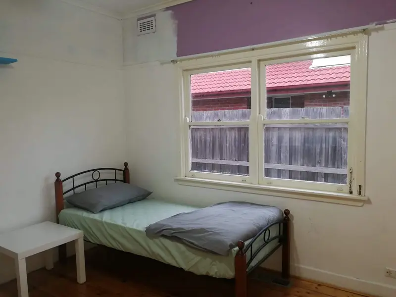 Marshall Ave, Bedroom