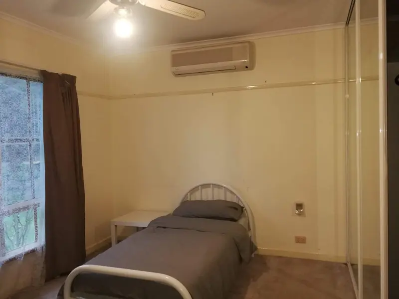 Marshall Ave, Bedroom