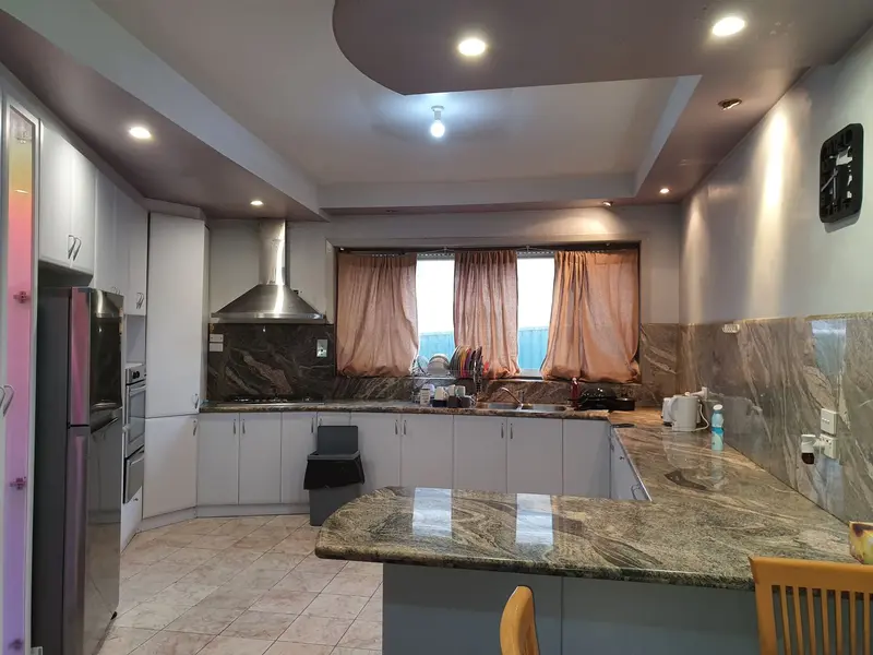 Royal Ave, Kitchen