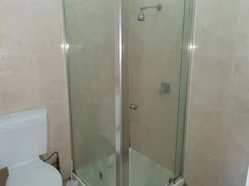 Royal Ave, Bathroom