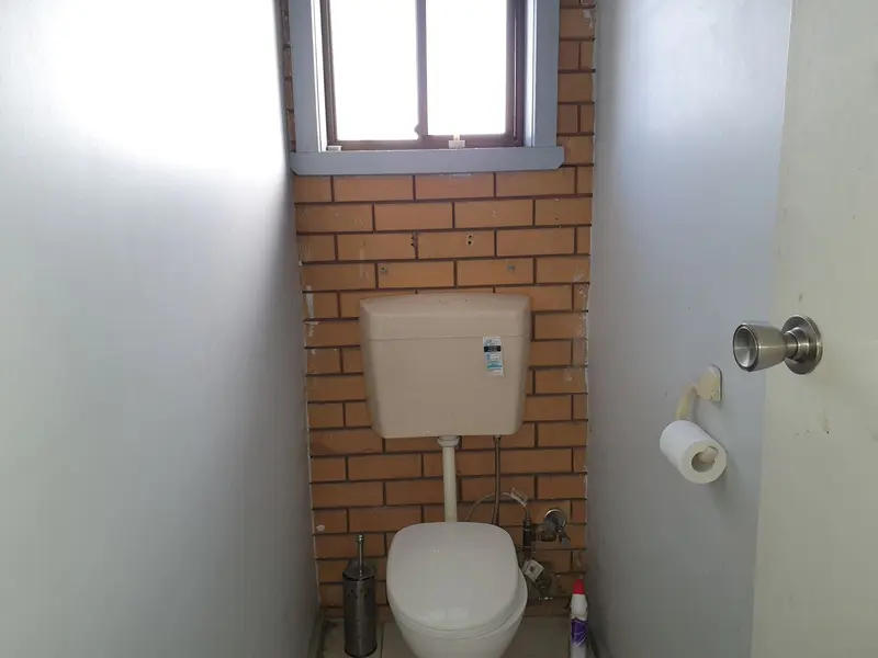 Royal Ave, Bathroom