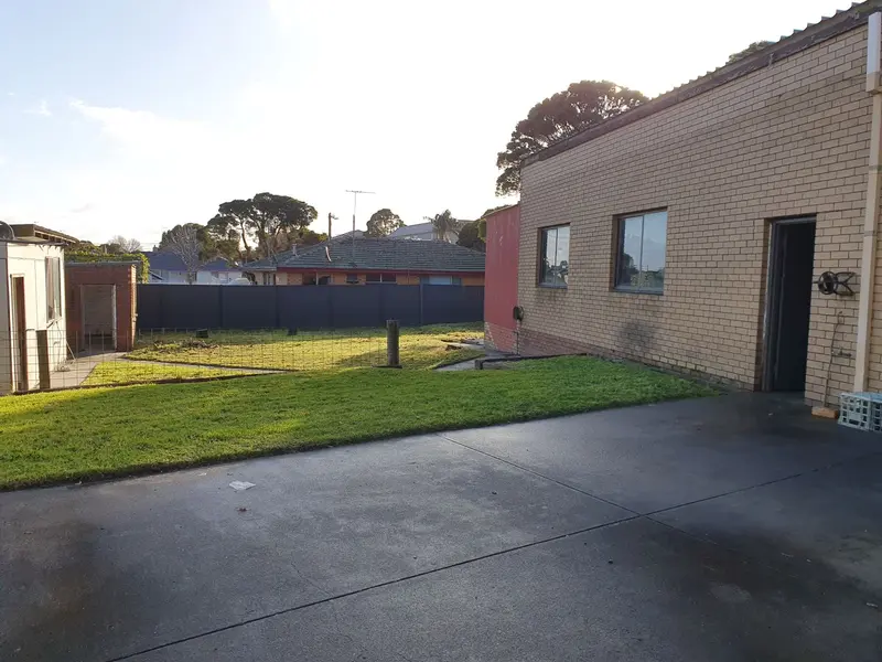 Royal Ave, Facilities
