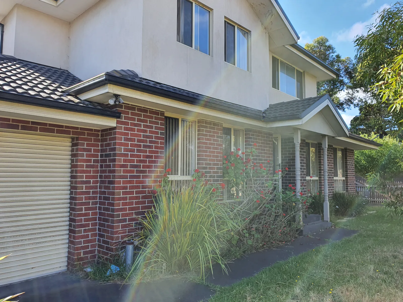 Stockdale Ave, Front
