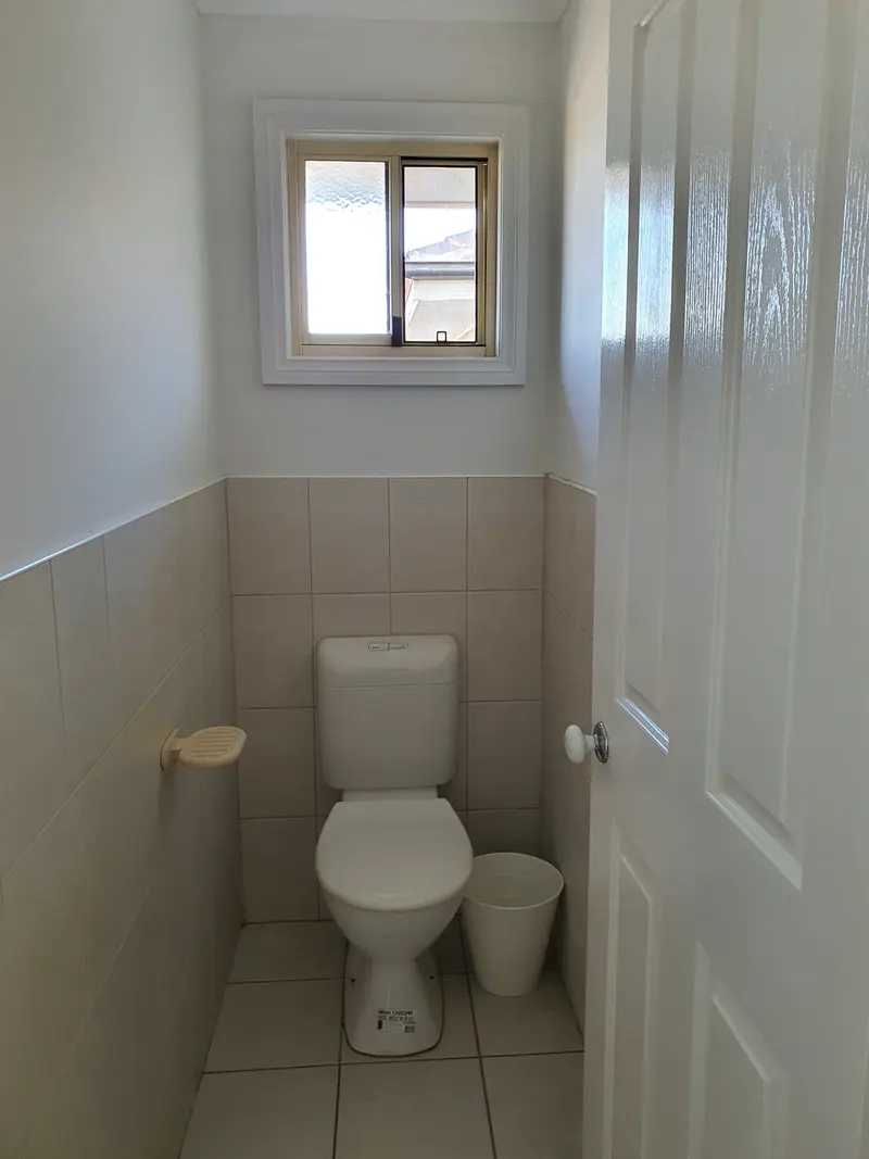 Stockdale Ave, Bathroom