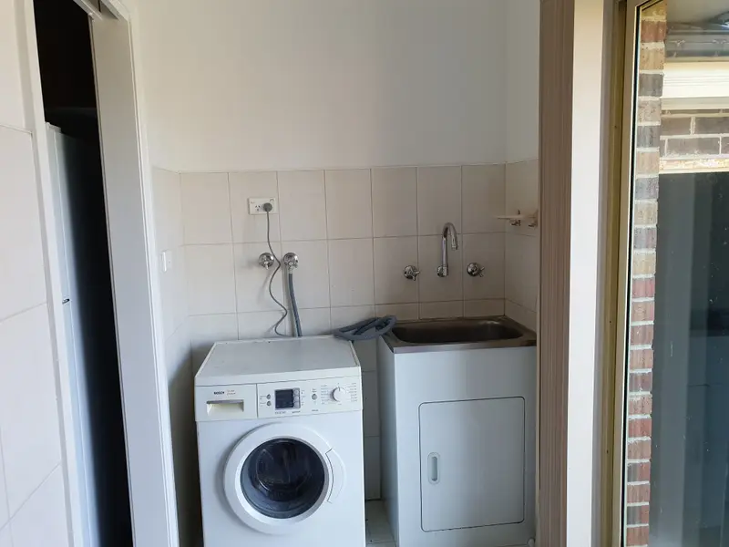 Stockdale Ave, Laundry